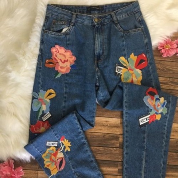 Zara Embroidered Cropped Jeans NWOT - Picture 6 of 8